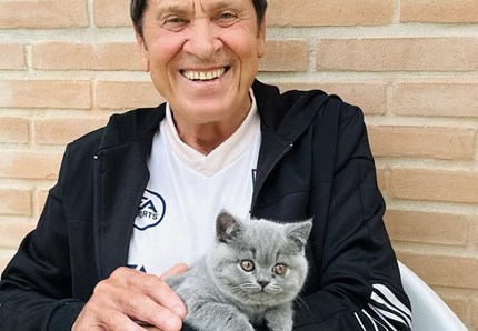 Gianni Morandi ha preso un gattino