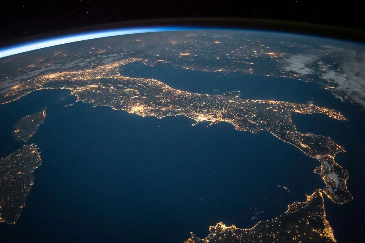 Earth tour, luci spente per il pianeta